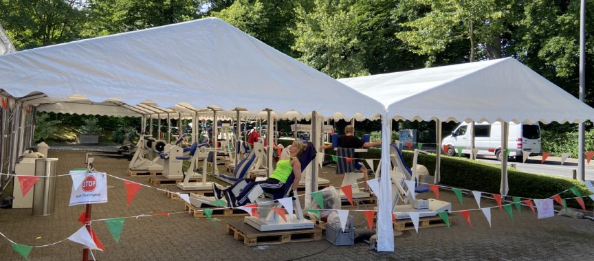 Walddörfer SV baut Zelte auf für Sport im Freien