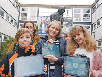 Die Siebtklässler am Heinrich-Heine-Gymnasium sind jetzt mit iPads ausgestattet.