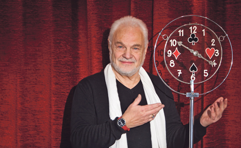 Wittus Witt mit der zauberhaften „Geister-Uhr“.